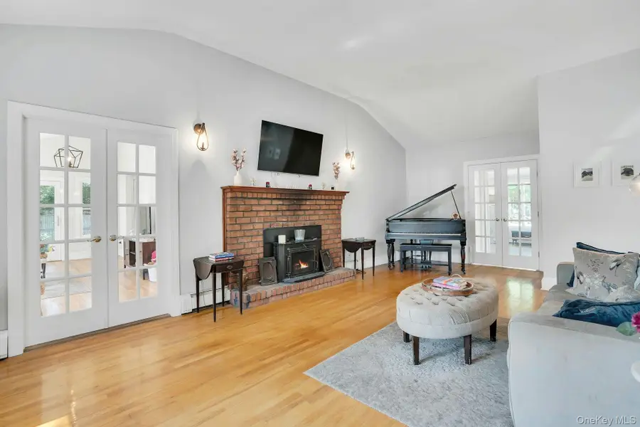 30 Sarina Drive, Commack, NY 11725 - #3