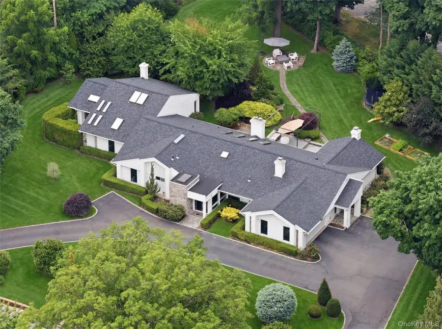 3 Engineers Road, Roslyn Harbor, NY 11576 - #2