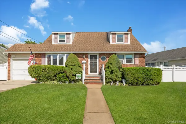 23 Scholl Drive, Farmingdale, NY 11735