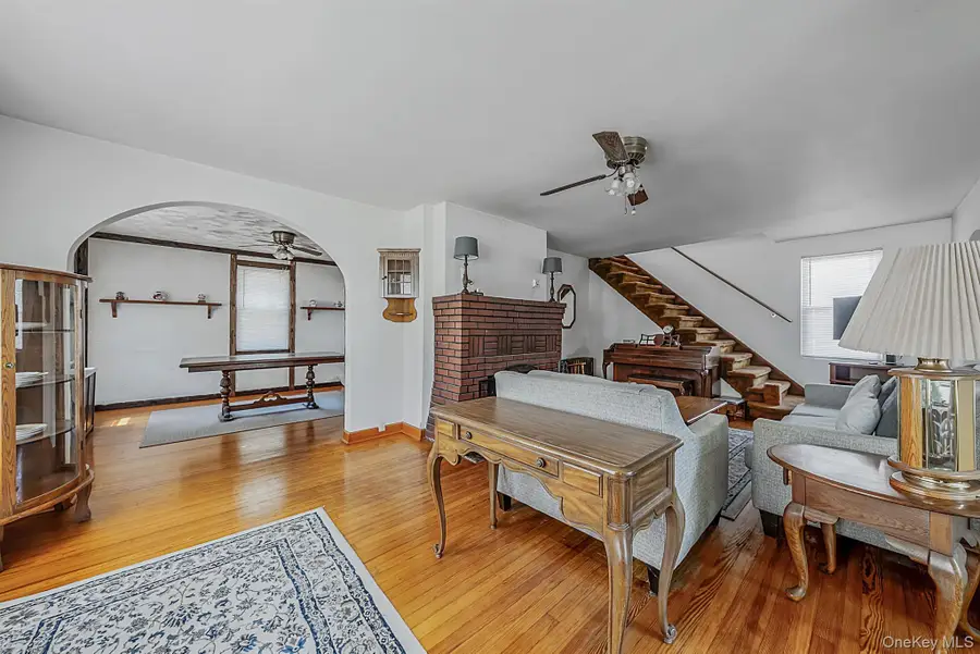 33 Sherman Street, Merrick, NY 11566 - #3