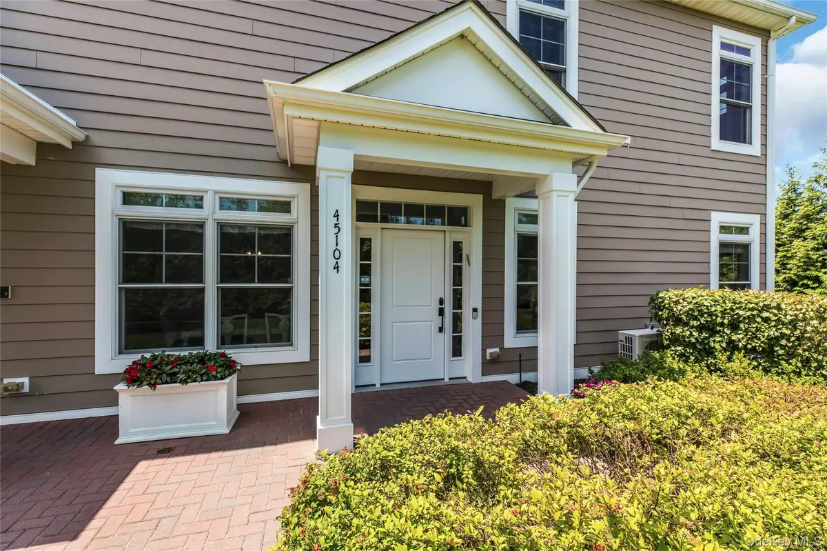 45104 Silver Birch Lane, Plainview, NY 11803 - #1