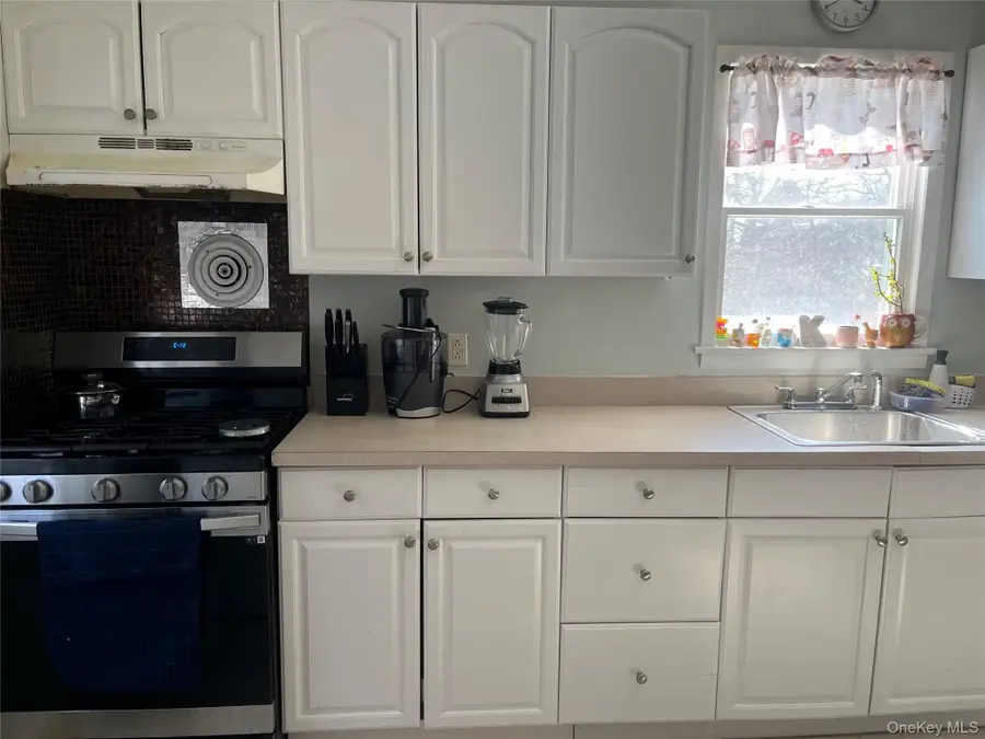 43 2nd Avenue, Central Islip, NY 11722 - #3