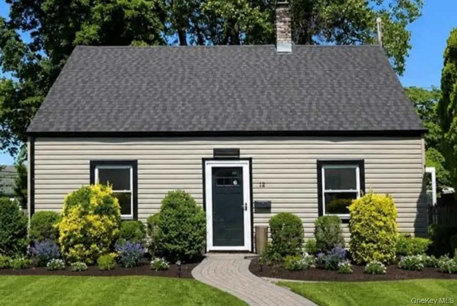 12 Garland Lane, Westbury, NY 11590 - #1