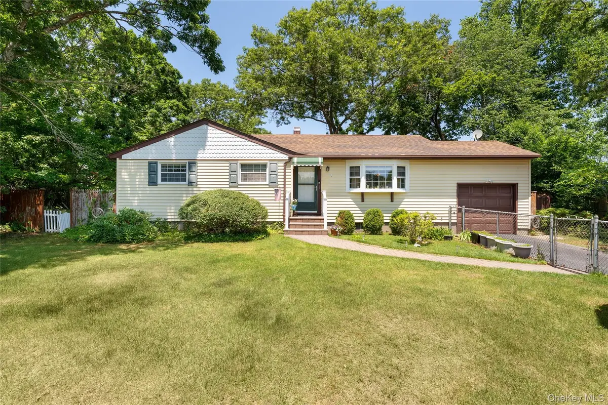 203 Hall Street, Port Jefferson Station, NY 11776 - #1