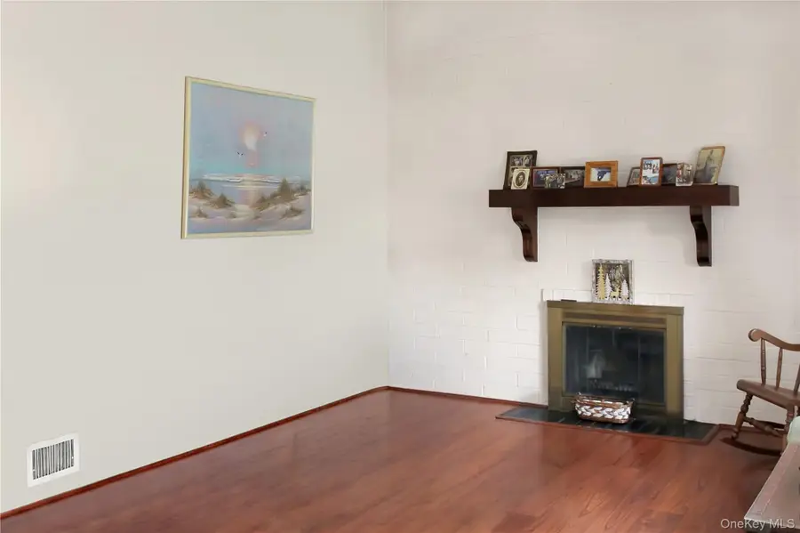 6 Lancaster Place, South Huntington, NY 11746 - #3