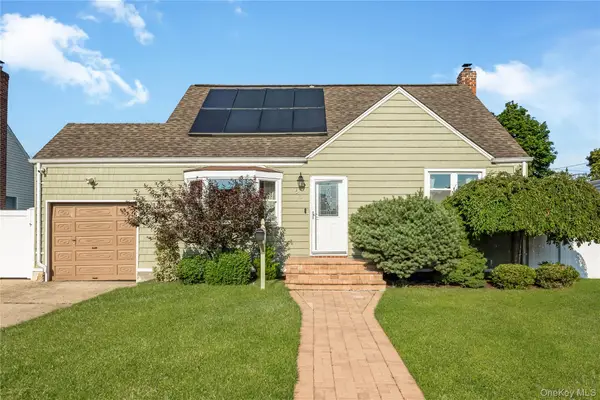 69 Louis Drive, Farmingdale, NY 11735