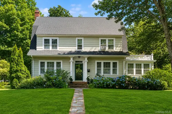 1 S Lakeview Avenue, Brightwaters, NY 11718