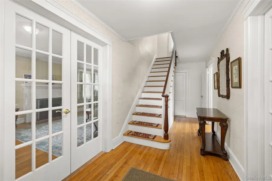 1 S Lakeview Avenue, Brightwaters, NY 11718 - #2