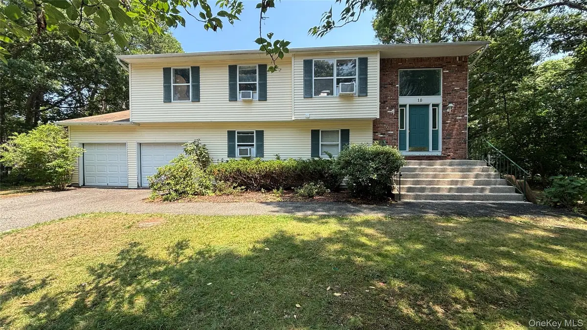 10 Woodbrook Circle, Holtsville, NY 11742 - #1