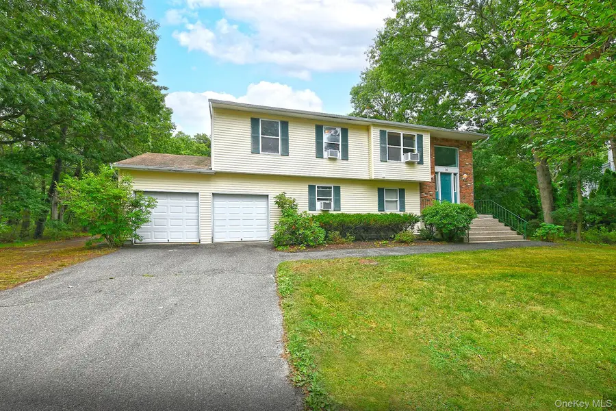 10 Woodbrook Circle, Holtsville, NY 11742 - #2