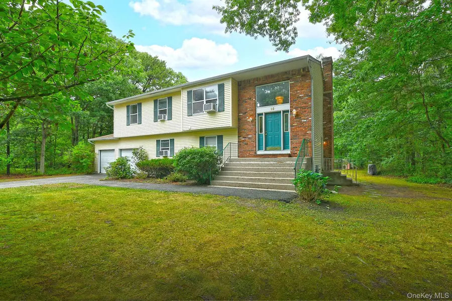 10 Woodbrook Circle, Holtsville, NY 11742 - #3