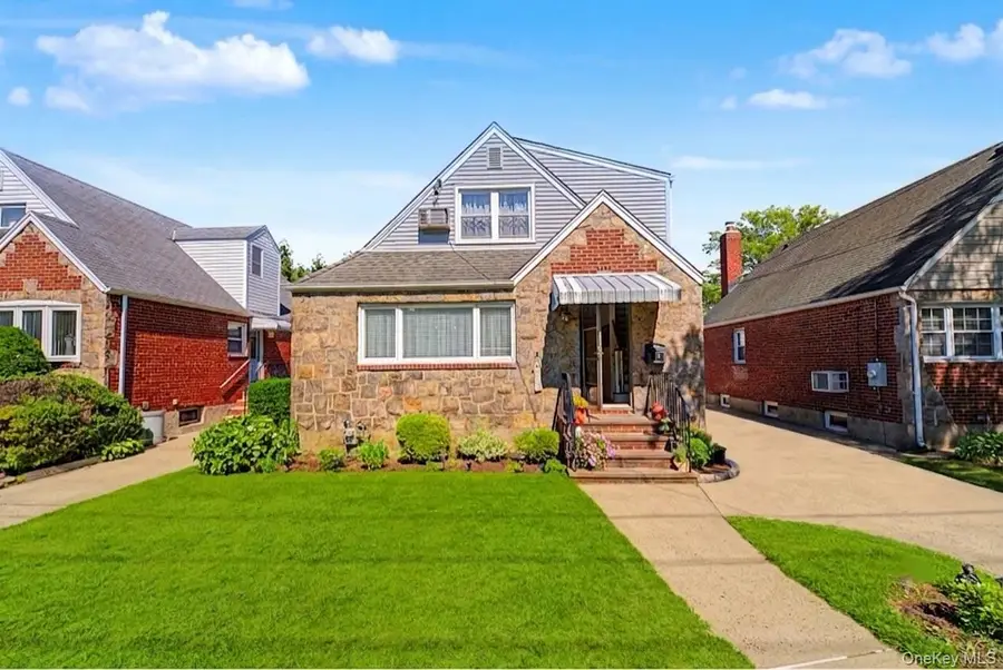 16 Elton Road, Stewart Manor, NY 11530 - #3