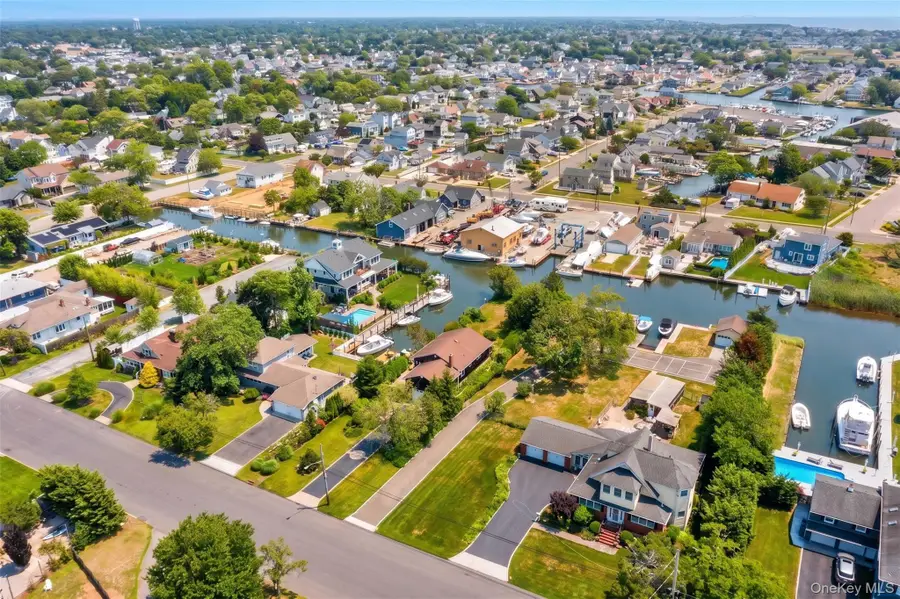 272 Grand Central Avenue, Amityville, NY 11701 - #2