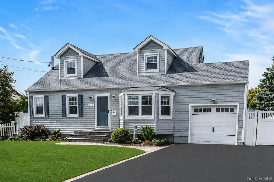 219 N Nassau Avenue, Massapequa, NY 11758 - #3