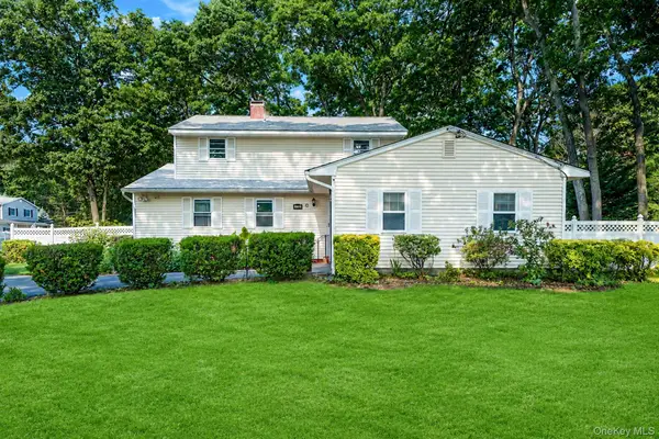 128 Avenue B, Holbrook, NY 11741