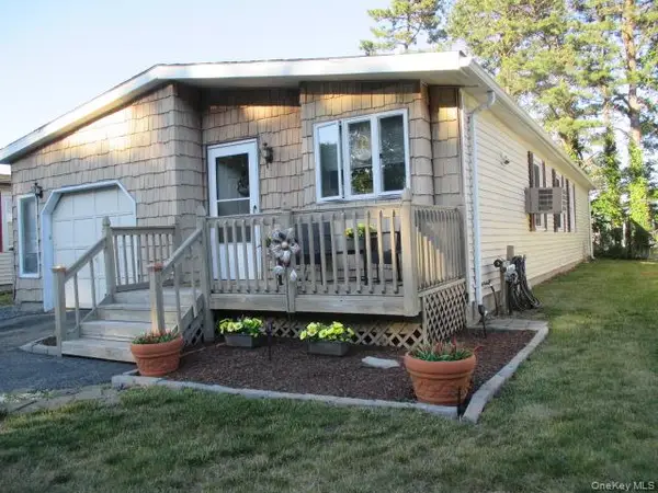 130 Village Circle W, Manorville, NY 11949