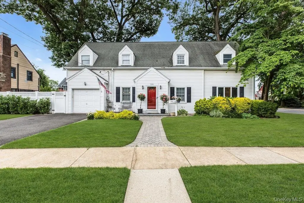 128 Stuart Street, Lynbrook, NY 11563 - #1