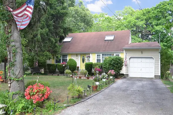 5 Radio Avenue, Miller Place, NY 11764