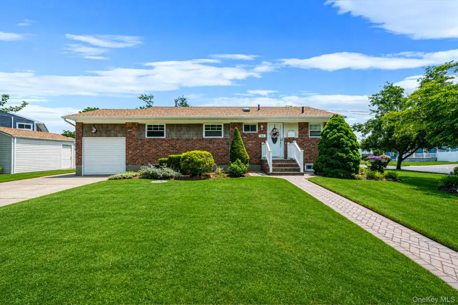 33 Wilshire Drive, North Babylon, NY 11703 - #2