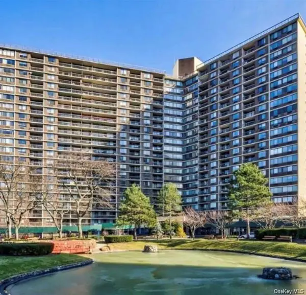 1 Bay Club Drive #17T, Bayside, NY 11360