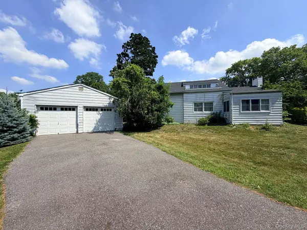 126 Eaton Lane, West Islip, NY 11795