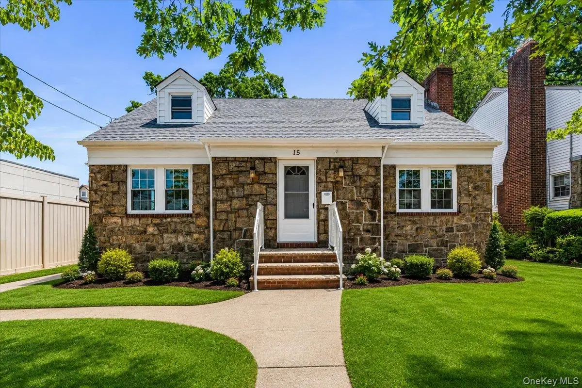 15 Astor Place, Valley Stream, NY 11581 - #1