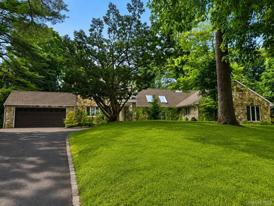 32 Valley Road, Old Westbury, NY 11568 - #3