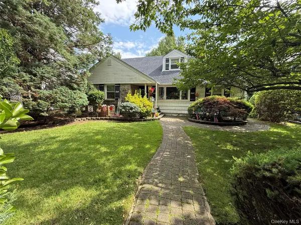 90 Transverse Road, Garden City, NY 11530