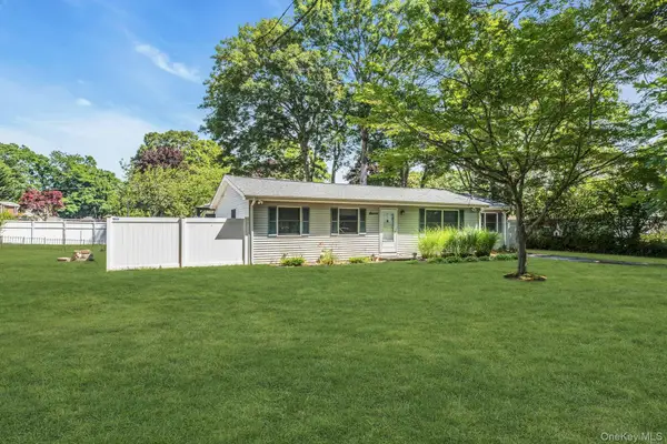 11 Wood Avenue, Shirley, NY 11967