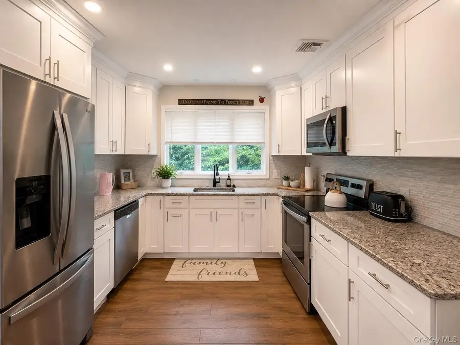 87 Sally Lane, Ridge, NY 11961 - #2