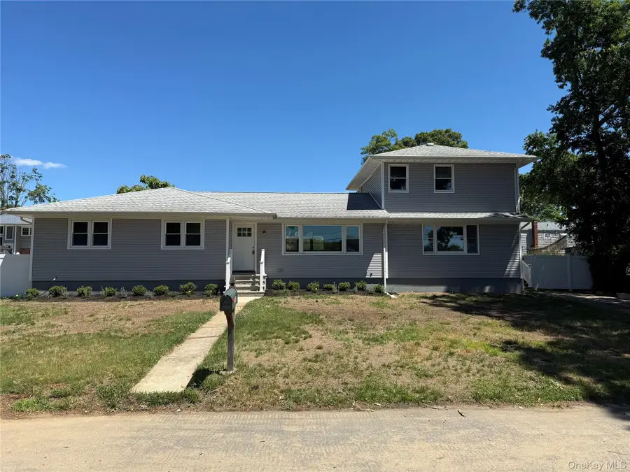 751 Centerwood Street, West Babylon, NY 11704 - #3