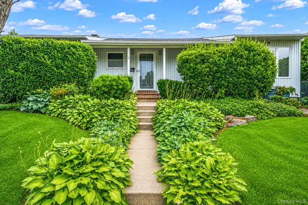 18 Edi Avenue, Plainview, NY 11803