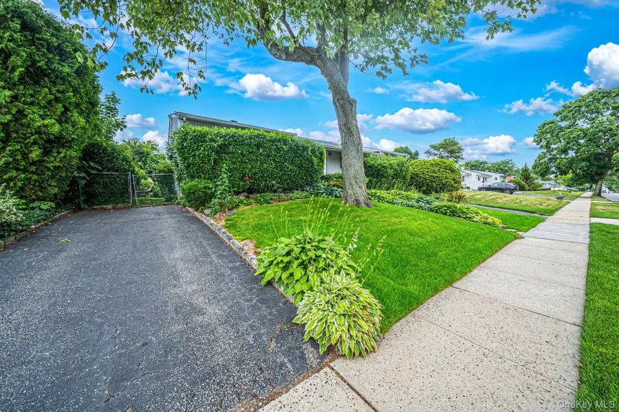 18 Edi Avenue, Plainview, NY 11803 - #3