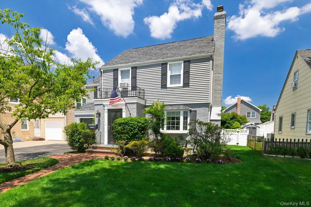 41 Hart Street, Lynbrook, NY 11563 - #1
