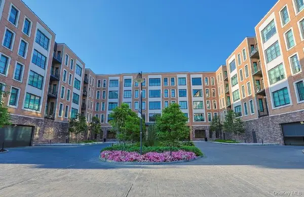 100 Garvies Point Road #1024, Glen Cove, NY 11542