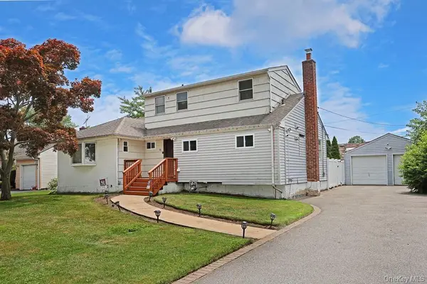 41 Cambria Road, Syosset, NY 11791