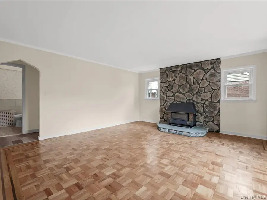 198 Canterbury, Lynbrook, NY 11563 - #3