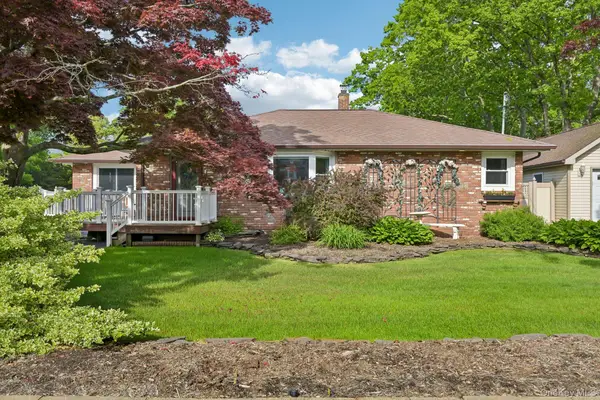 148 Oak Avenue, Shirley, NY 11967