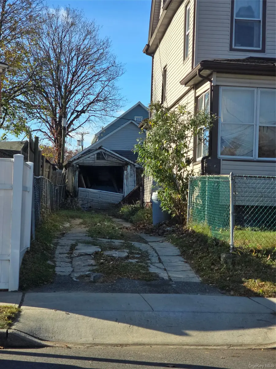 13760 Bedell Street, Springfield Gardens, NY 11413 - #3
