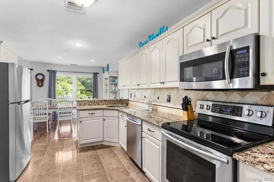 17 Lakeview Drive, Manorville, NY 11949 - #2