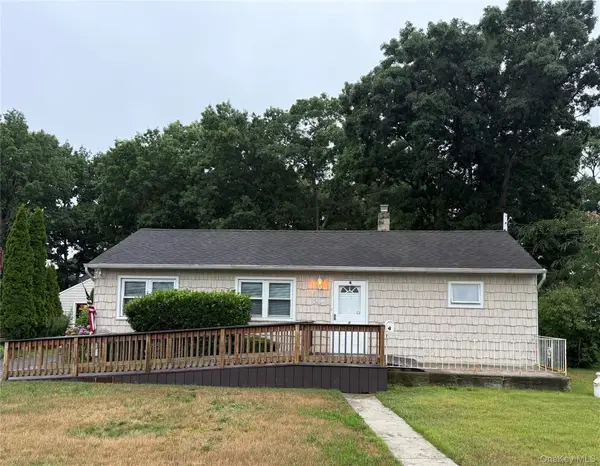 4 Sachs Street, Bay Shore, NY 11706