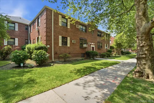 86-22 155th #3L, Howard Beach, NY 11414