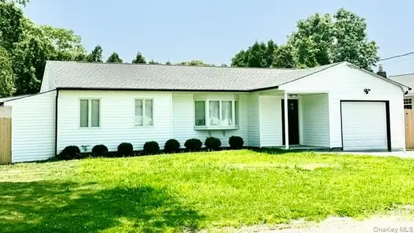 16 Adobe Drive, Shirley, NY 11967