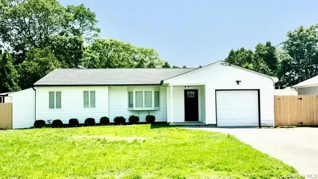 16 Adobe Drive, Shirley, NY 11967 - #2