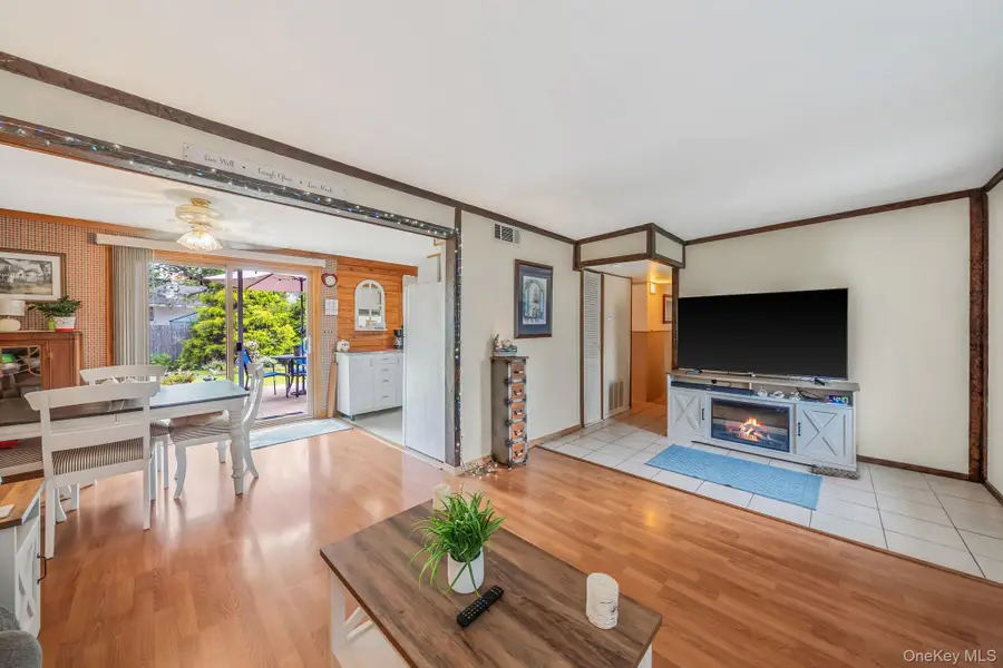 22 Jane Street, Selden, NY 11784 - #2