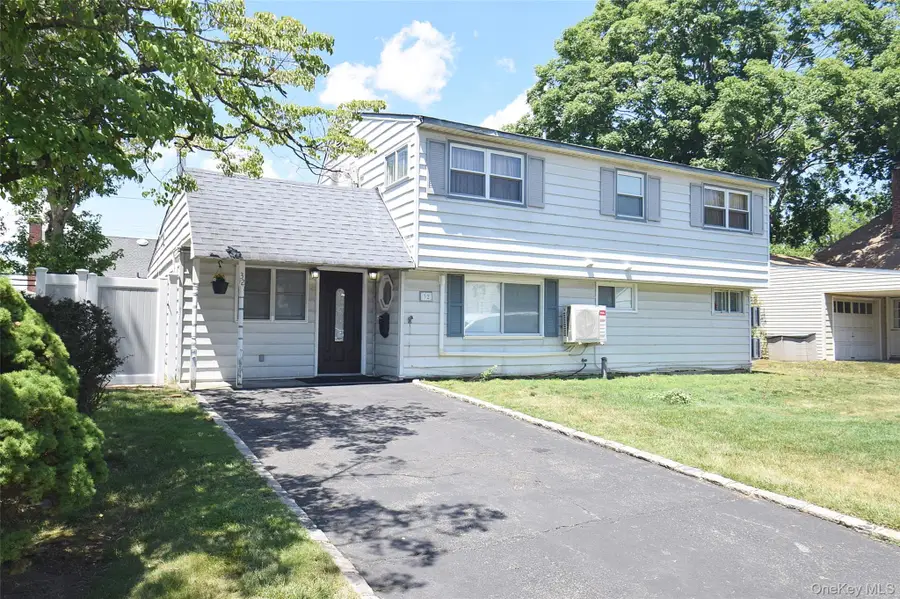 32 W Cabot Lane, Westbury, NY 11590 - #2