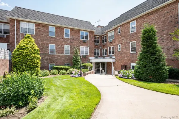 2 Fowler Avenue #201, Lynbrook, NY 11563