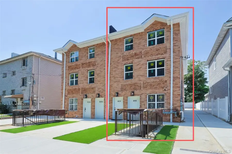 842 E 225th Street, Bronx, NY 10466 - #2