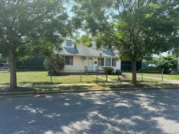 14 Concord Avenue, Bethpage, NY 11714