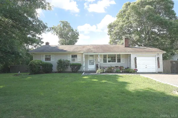 12 Acorn Street, Ronkonkoma, NY 11779